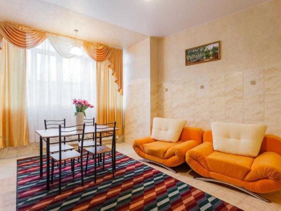 ТЕПЛА! 2к подобово метро Печерська Військовий шпиталь Коновальця 36 Киев