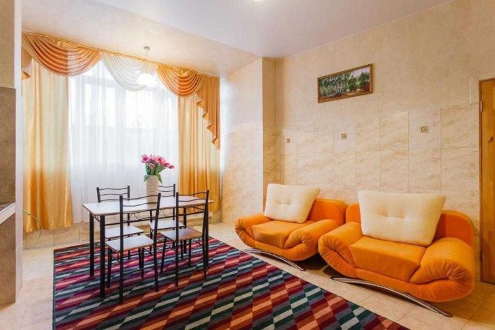 ТЕПЛА! 2к подобово метро Печерська Військовий шпиталь Коновальця 36 - фото 1