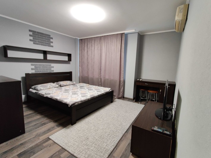 Світло не вимикають! 1-к подобово метро Палац Україна - фото 1