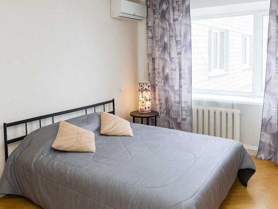 1к біля метро Лівобережна та Русанівського каналу, звітні з чеком Киев