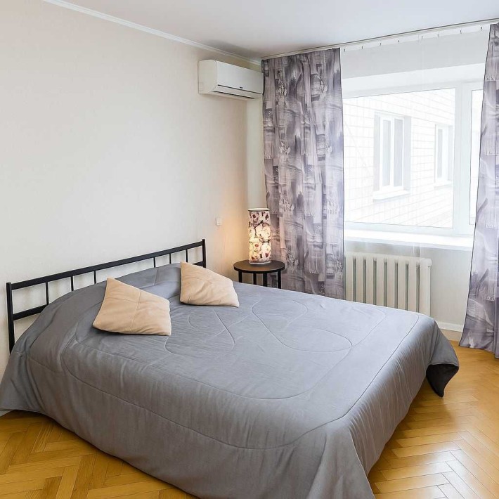 1к біля метро Лівобережна та Русанівського каналу, звітні з чеком - фото 1