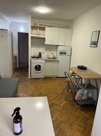 Тепла квартира біля метро Житомирська,15 хв.пишки. Біля лікарні. - фото 1