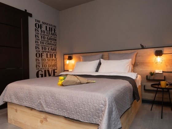 2 кімн. квартира подобово/посуточно Київ. Зодчих 56. Святошинський Київ