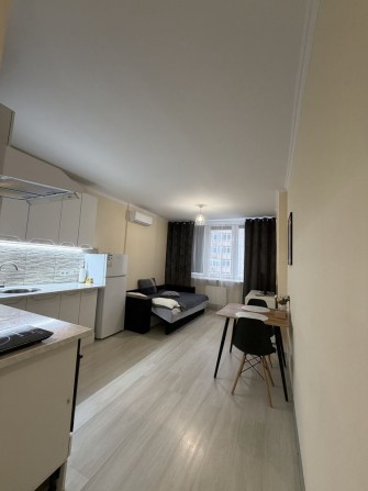 Сдам посуточно или на длительный срок  квартиру в ЖК Маршал Сити - фото 1