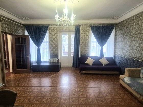 2 ком в центре. Балкон.всегда есть гор.вода и отопление. Одеса