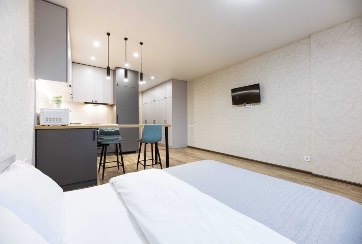 Подобова оренда студії, біля метро, Бажана 17Б. Є укриття. - фото 1