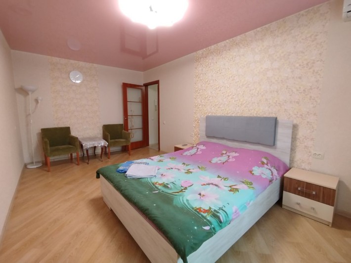 Посуточно теплая 1ком. квартира газ  3 мин.от м. Оболонь - фото 1