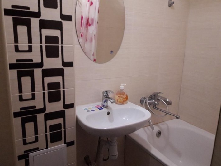 Двушка с балконом возле ТРЦ Никольский. Бекетова. Сумская. - фото 1