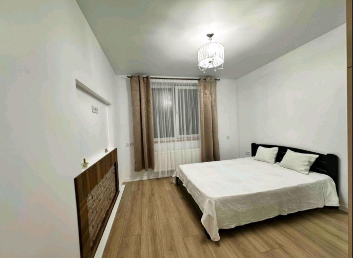 Погодинно квартира Львів ,жд, Центр, Площа - фото 1