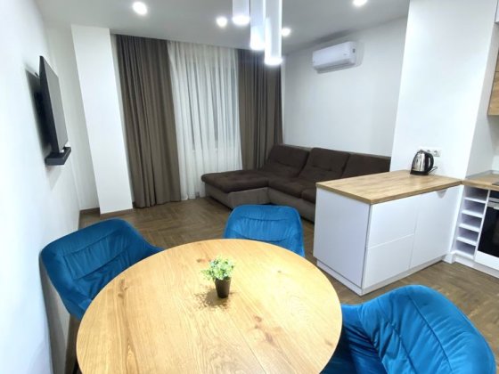 Від власника в новобудові, стоянка в Львові сучасна квартира. Львів