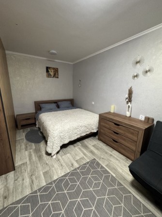 Здам подобово 1 к. квартиру - фото 1