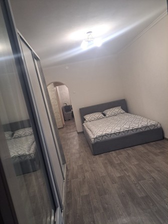 Здам подобово 1км квартиру в центрі міста - фото 1