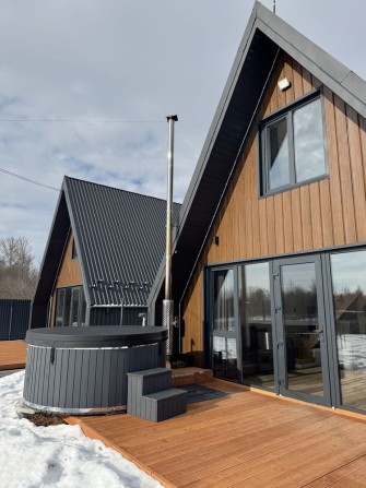 Затишний дворик, будиночок подобово у м.Коломия - фото 1