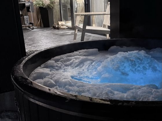 Чан на дровах /джакузі,сучасні будинки з озерами!Старі Безрадичі!