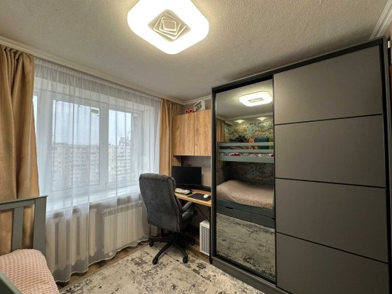 ПРОДАМ 3-кімн. кв. у цегляному будинку на лівому березі (9 мкрн) Каменское