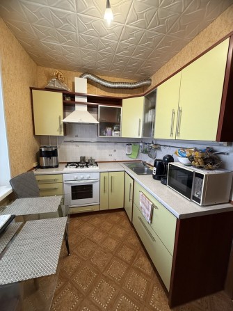 Продам трехкомнатную квартиру с холлом, 5 мкрн. А - фото 1