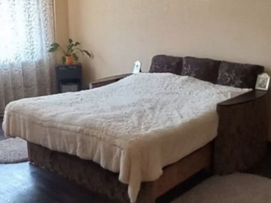 Продам  1 кім квартиру  11 мкр Прибрежна Каменское