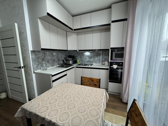 Двушка з ремонтом! Та меблями! Свій дворик! Гостомель