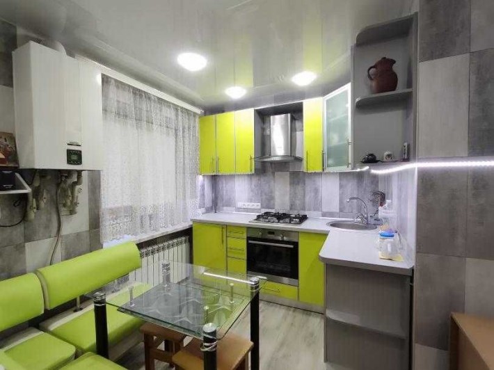 Продам відмінну 3-кімнатну квартиру в Дергачах - фото 1