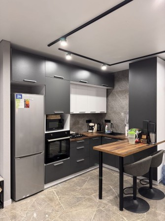 Квартира з Терасою Зарядка для електрокара Ремонт Меблі Техніка - фото 1