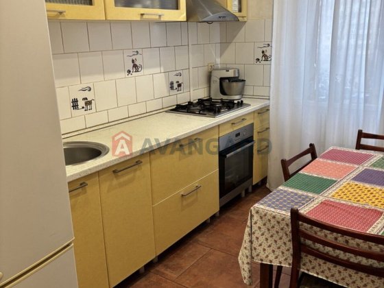 ПРОДАМ 3 кімнатну квартиру в чудовому районі лівого берегу! Каменское