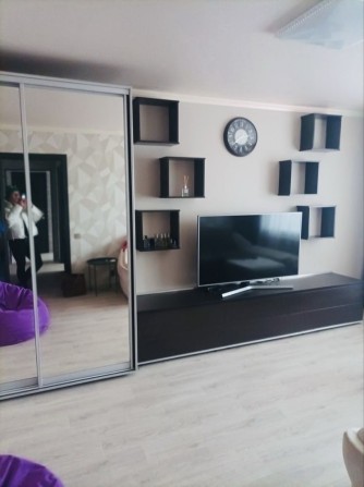 Продам 2 х ком кв. Левый берег.  С мебелью и техникой. - фото 1