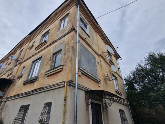 Продається 2 кімнатна квартира з гаражем і ділянкою у м. Дрогобичі Дрогобыч