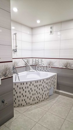 Продається простора трикімнатна квартира на мікрорайоні Жовтневий - фото 1