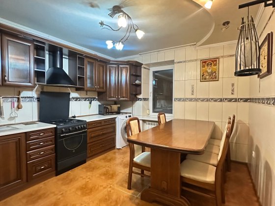 Продається 4-кімнатна квартира мікрорайон Кам'янець-Подільський