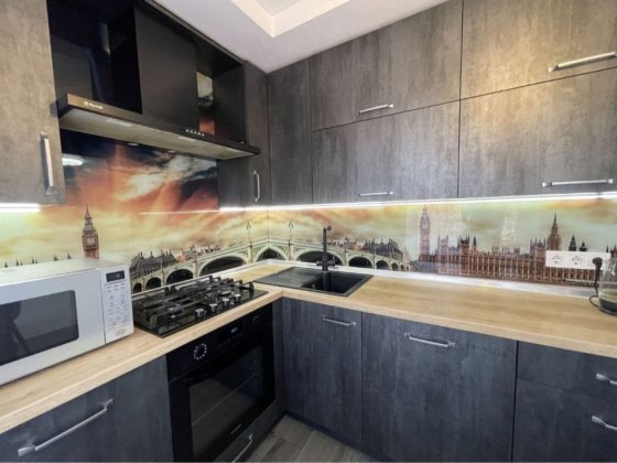 Продам 2 х ком квартиру с Евроремонтом. Центр. Кам'янське