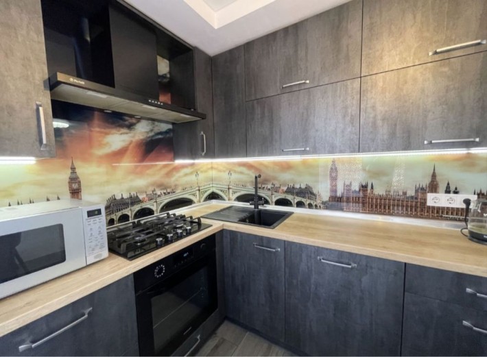 Продам 2 х ком квартиру с Евроремонтом. Центр. - фото 1