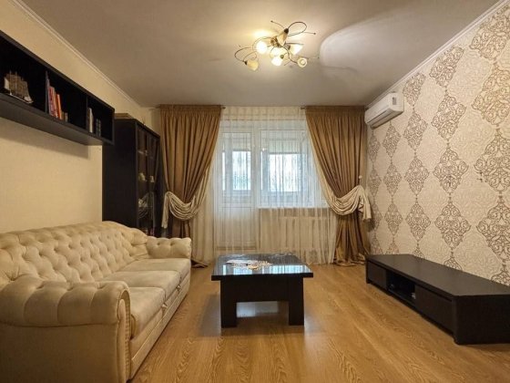 Шикарная трёшка на низком этаже!!! Чорноморськ