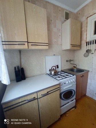 Продам двухкомнатную на 3 этаже - фото 1