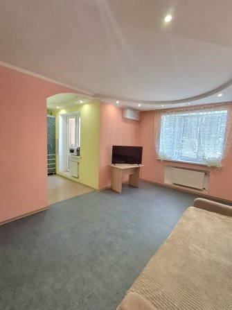 Однокомнатная у моря в кирпичном доме - фото 1