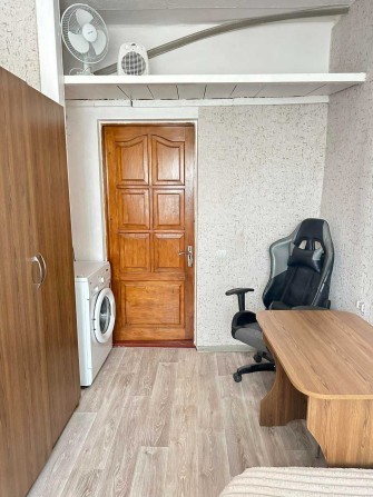 В продаже недорого коммуна в центре в хорошем состоянии - фото 1