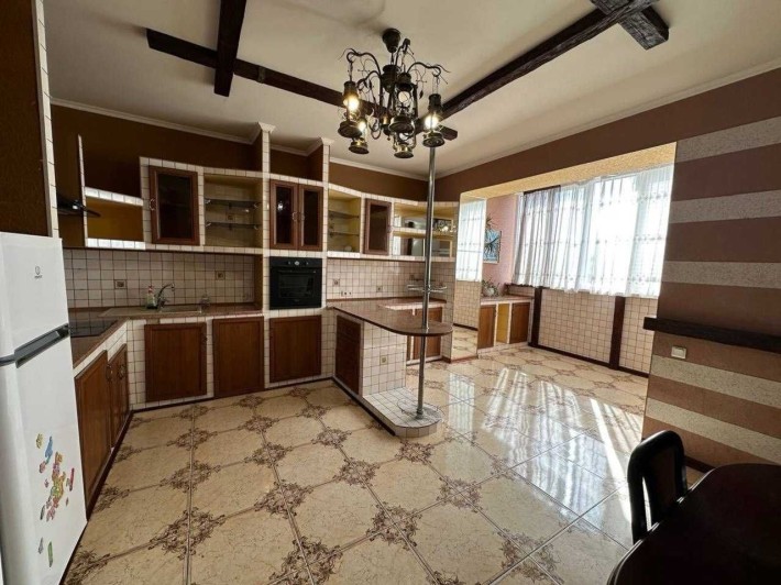 Простора квартира на березi моря у Чорноморську - фото 1