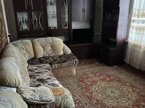 Продам двухкомнатную квартиру на первом этаже Лозовая