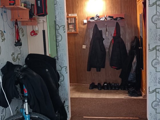 Продам 4 кімнаьну квартиру з частковим ремонтом Лозовая