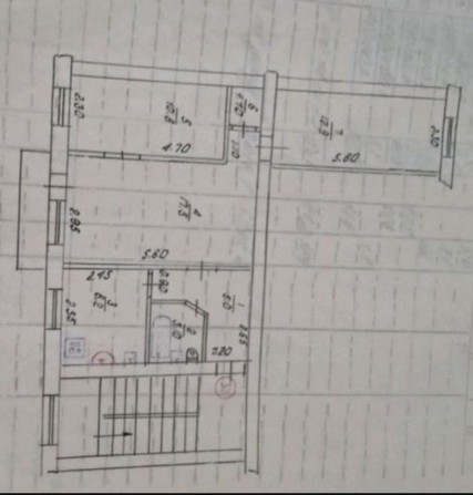 Трикімнатна квартира в центрі міста Марганець - фото 1