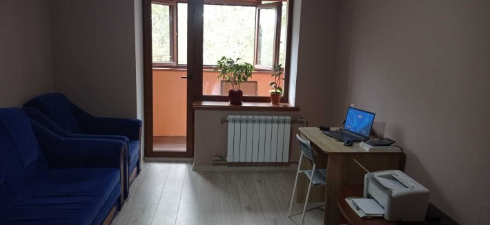 Продам трикімнатну квартиру - фото 1