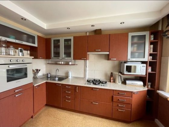 Продається 3х кім на 2му поверсі  9ти пов буд по вулиці Зріні 113 Мукачеве