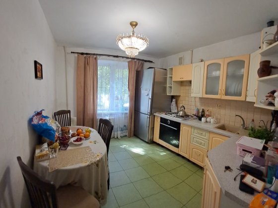 Продам трёх комнатную кв. в г. Самар ( Новомосковск) Самар