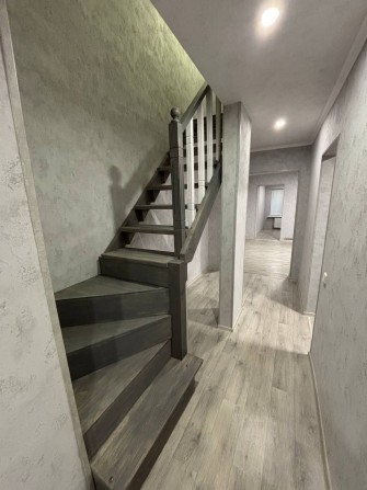 Трикімнатна двоповерхова квартира в Піщанці - фото 1