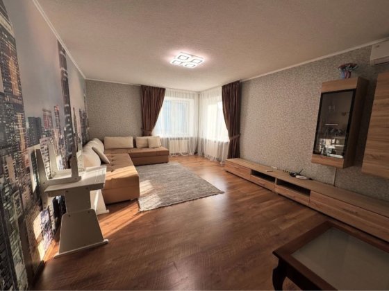 Продається велика 2-х кімнатна квартира м. Самар Самар