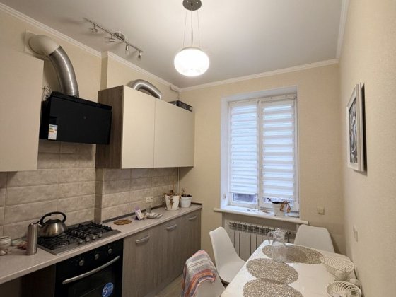 Продается отличная 3 комнатная квартира. Центр. Славянск. Славянск