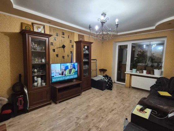 продаж затишної трикімнатної квартири Умань