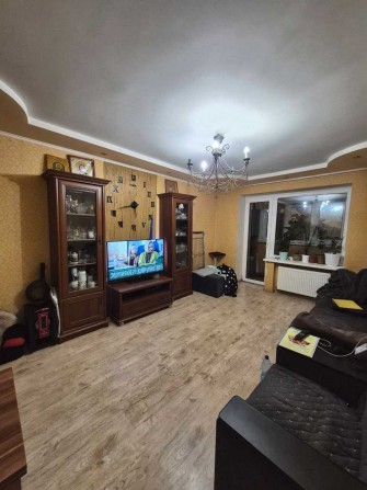 продаж затишної трикімнатної квартири - фото 1