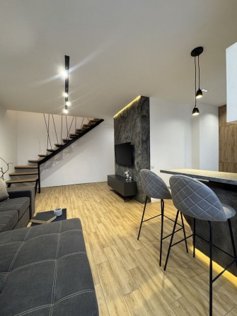 Стильний двоповерховий пентхаус, 2% перео - фото 1