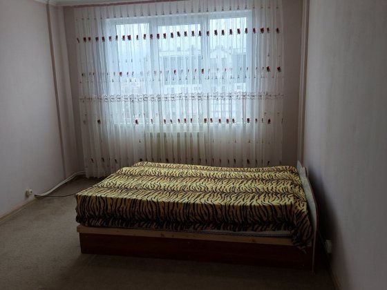 Продається  простора 4 кімнатна квартира Хуст