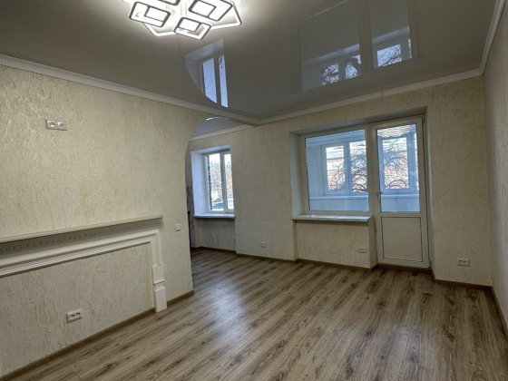 Продам 2 кімнатну з ремонтом на другому поверсі Шептицький
